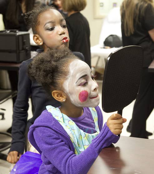 Aesthetic makeup course finishes with Halloween-themed contest