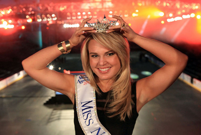 MISS AMERICA RETURNS