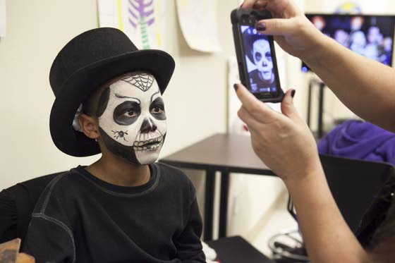 Aesthetic makeup course finishes with Halloween-themed contest