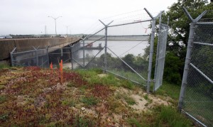  Open gate