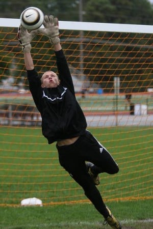 EHT goalie breaking records with assist from an assistant