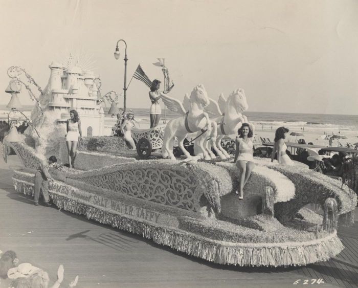Miss America Parade 1945.jpg