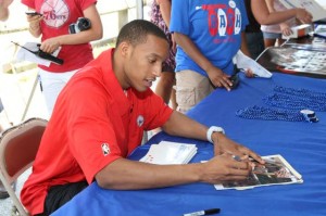 Turner brings 76ers buzz to beach