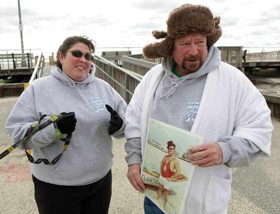 Some take Jan. 1 plunge in Ventnor to honor memory of family, friends