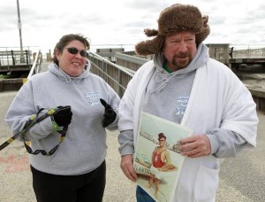 Some take Jan. 1 plunge in Ventnor to honor memory of family, friends