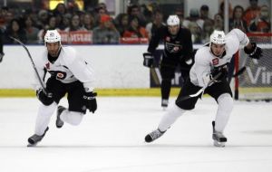 In Voorhees, record crowd greets Flyers