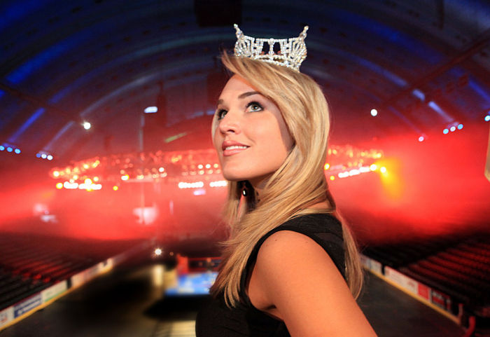 MISS AMERICA RETURNS