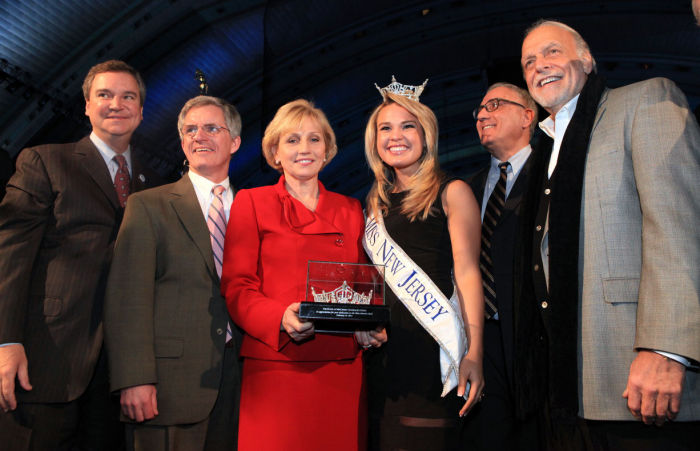 MISS AMERICA RETURNS