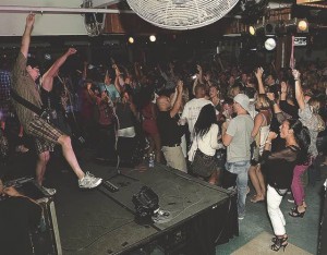 Joe Pop's Shore Bar & Restaurant: 5 things you need to know