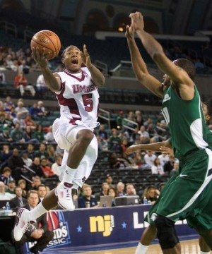 A-10 basketball notebook: Ricky Harris emerging at right time for hopeful Massachusetts