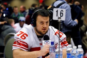 Giants guard Snee practices, but is questionable for Sunday