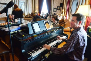 Piano bar