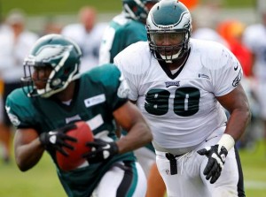 Eagles re-sign DT Dixon to 2-year deal