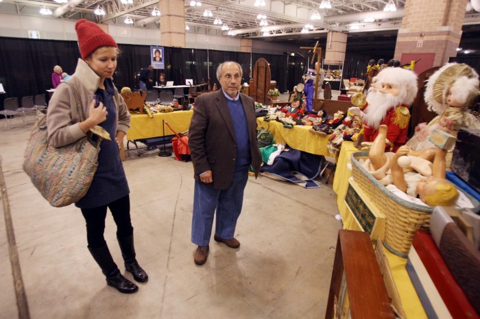 ANTIQUES SHOW