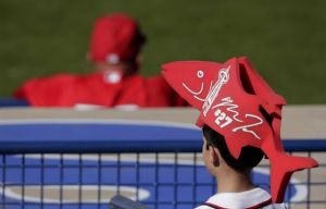 Trout helps school children in Arizona
