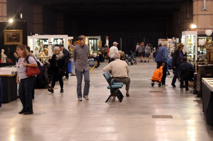 ANTIQUES SHOW