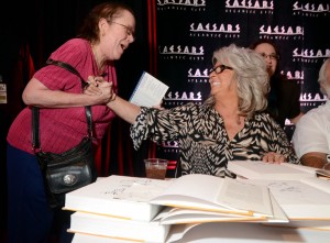 paula deen signing