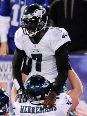 Eagles players honor Vick with sportsmanship award