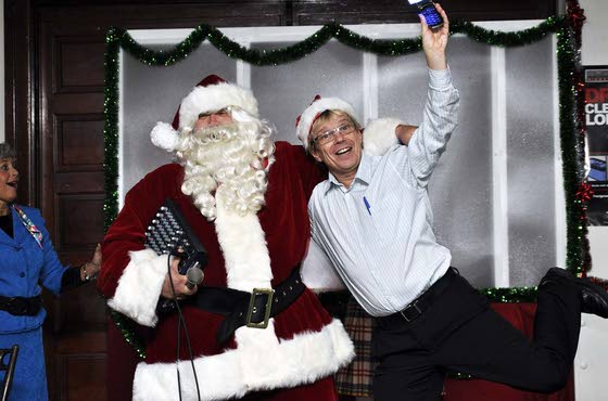 Cast performs 'Carl's Kris Kringle' free as Christmas gift to Cape May