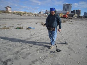 Post-Sandy, Atlantic City beaches draw hobbyists searching for buried treasure
