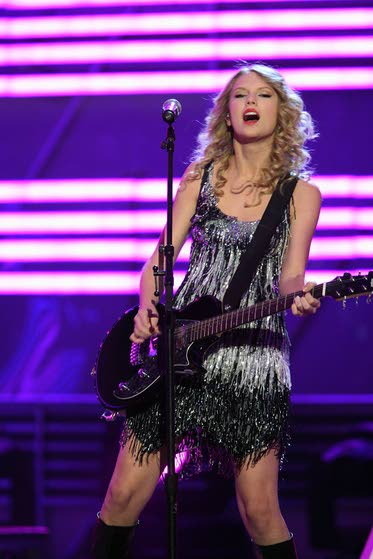 Tops on iTunes: Taylor Swift's 'Speak Now' takes No. 1 spot