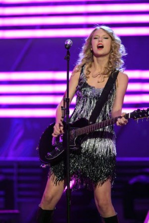 Tops on iTunes: Taylor Swift's 'Speak Now' takes No. 1 spot
