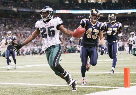 Eagles notebook: Crowd noise affects offensive line early