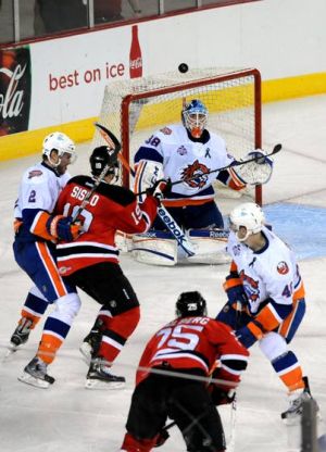 Boardwalk Hall serves hockey with no waiting