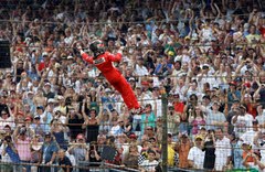 'Spiderman 3' is smash hit: Castroneves wins Indy 500 for third time