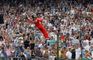 'Spiderman 3' is smash hit: Castroneves wins Indy 500 for third time