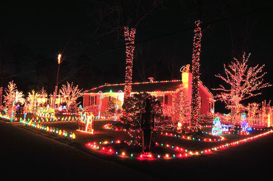 Hurricane Sandy didn't stop EHT man from putting up Christmas light display