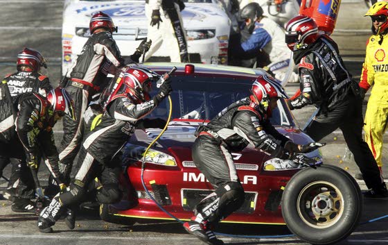 Hamlin wins race; Johnson takes NASCAR lead