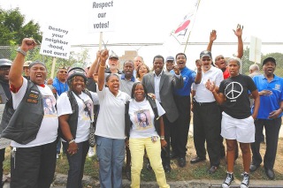 Veterans and activists rally to save hospital 