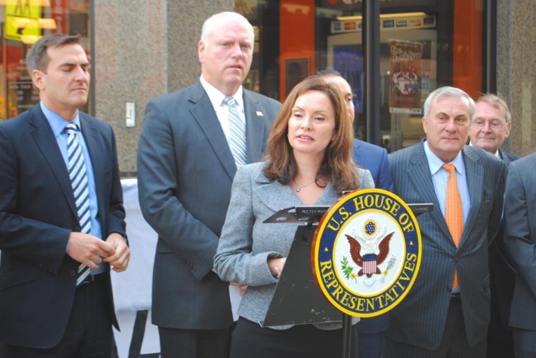 U.S. treasurer touts small biz Qns. loans 1