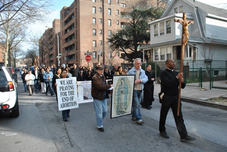 Southeast Queens: Prayer vigil marches over abortions