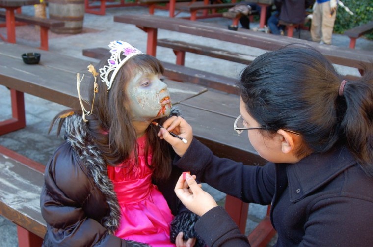 Zombies flood Astoria for annual Queens Thanksgiving Zombie Walk