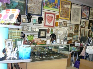 Framing store celebrates 40th anniversary Oct. 13 2