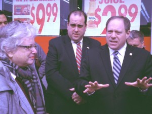 Supermarket ouster sparks a protest 1