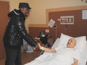 Comedian Charlie Murphy visits vets