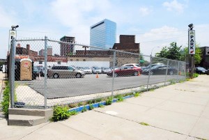 Migrant food trucks come to roost in LIC 1
