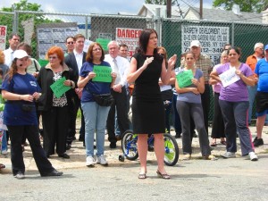 Community presses city to acquire site