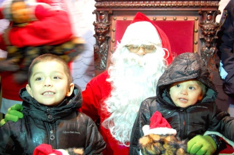 Glendale children visit with Santa at tree lighting 4