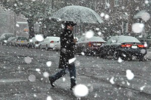Early storm hits New York