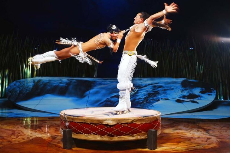 Cirque du Soleil makes flying look natural 1