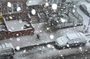 Early storm hits New York