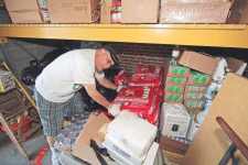 Food bank donates food to dog owners 