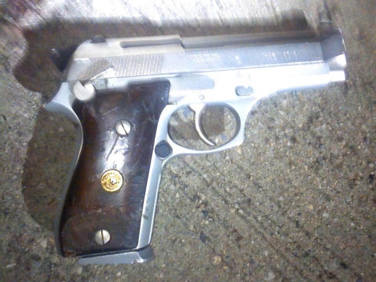 Cops: Suspect with gun shot by detective 1