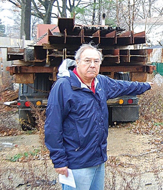 Garbage-strewn lot cleaned in Flushing 1
