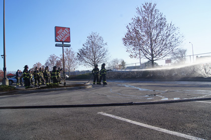Mid-central Queens: Minor brushfire fed by winds