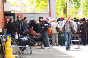 Hundreds wait for union job apps 1